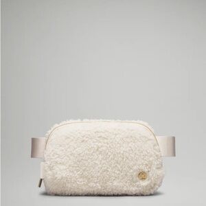 Lululemon Everywhere Belt Bag in White Opal/Gold